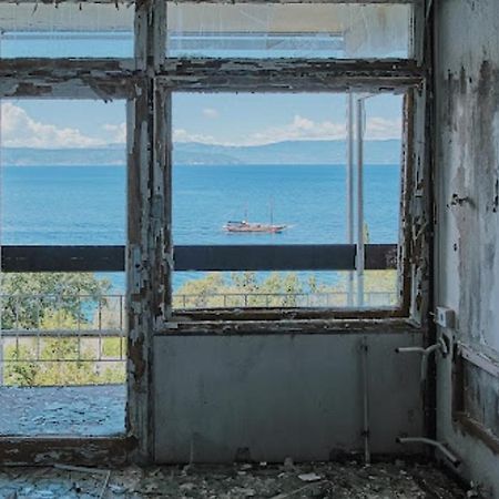 Haludovo Virtual Ruin Hotel Bungaloos Apartments And Camping, International Cooperation And Assistance For Rebirth Baracska Bagian luar foto