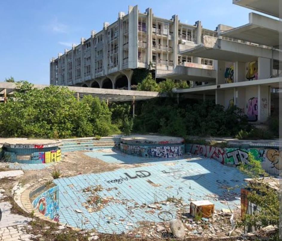 Haludovo Virtual Ruin Hotel Bungaloos Apartments And Camping, International Cooperation And Assistance For Rebirth Baracska Bagian luar foto